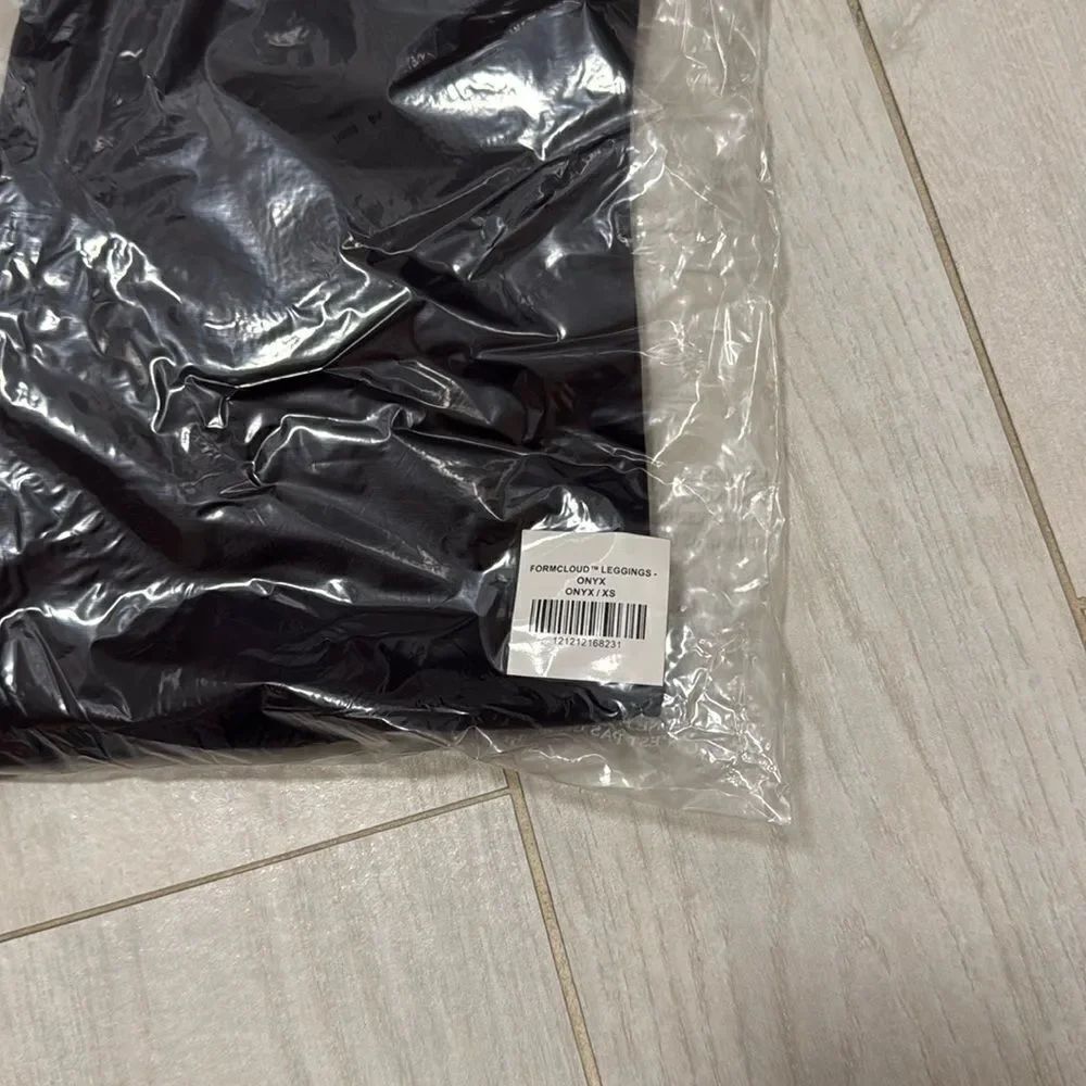Set active xs NWT black legging - Picture 2 of 5